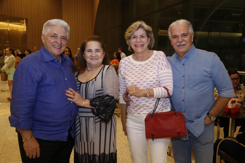 TANTAS PALAVRAS - Marcos Lessa faz tributo a Emílio Santiago e Gonzaguinha no palco do Teatro Riomar