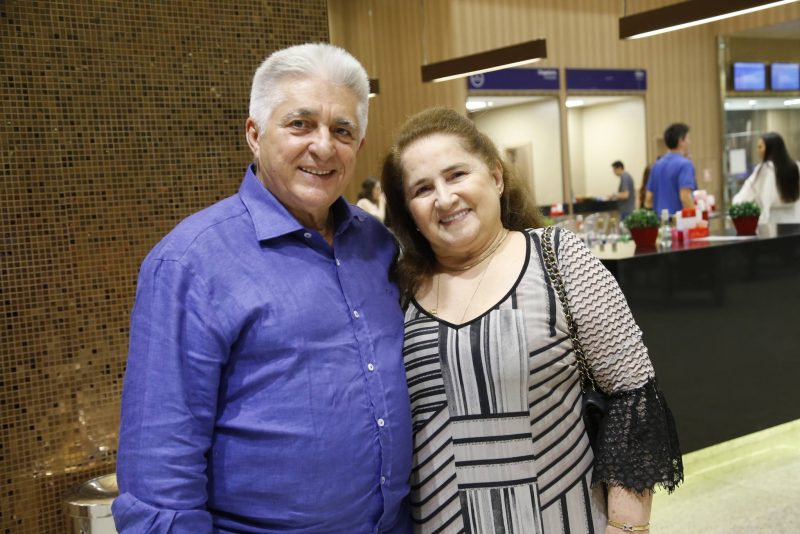 TANTAS PALAVRAS - Marcos Lessa faz tributo a Emílio Santiago e Gonzaguinha no palco do Teatro Riomar