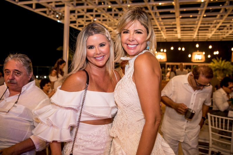 Em dose dupla - Alto astral, descontração e muita alegria marcam a sessão parabéns de Branca e Racine Mourão