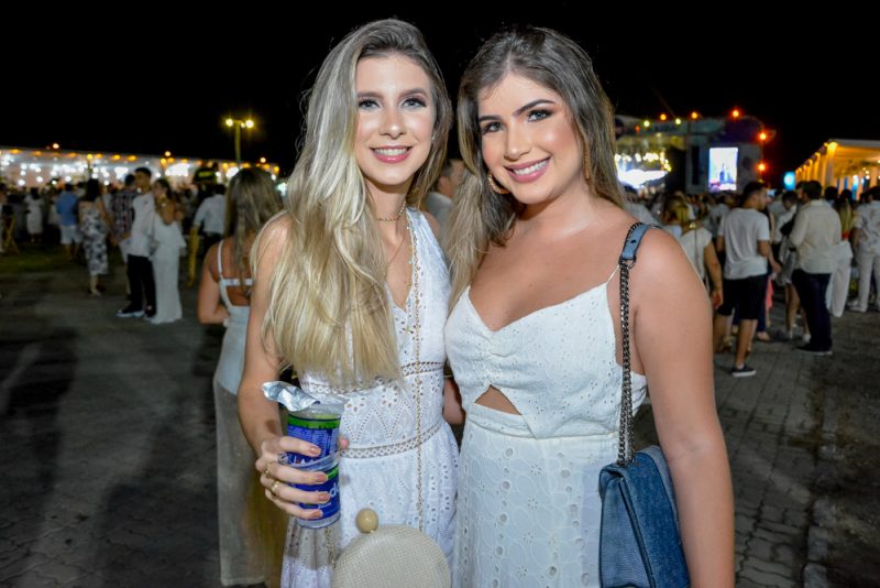Virada com o pé direito - Alto astral e muito agito marcam o Réveillon no Colosso