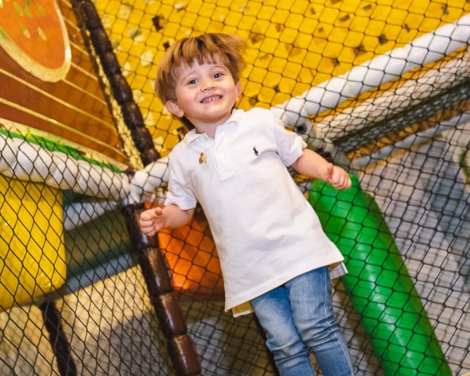 Sessão Parabéns - Com muita diversão e alegria, Mark e Renata Viana festejam o terceiro aniversário de Mark Filho