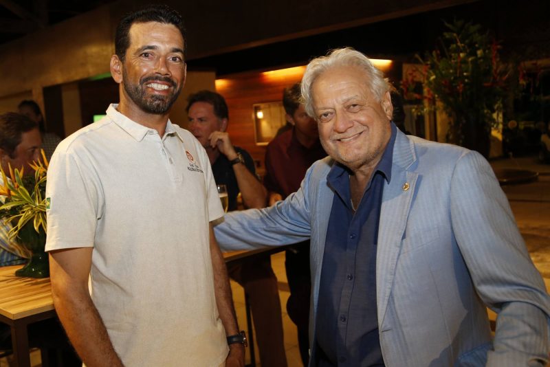Melhores do Ano - O jogador Max Reis é agraciado com o mais importante trofeu do Golfe do Ceará