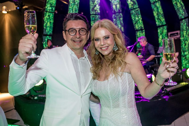 Alto astral, descontração e muita alegria marcam a sessão parabéns de Branca e Racine Mourão Alto astral, descontração e muita alegria marcam a sessão parabéns de Branca e Racine Mourão