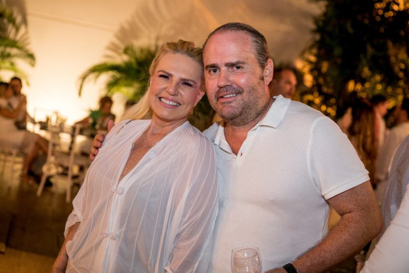 Em dose dupla - Alto astral, descontração e muita alegria marcam a sessão parabéns de Branca e Racine Mourão