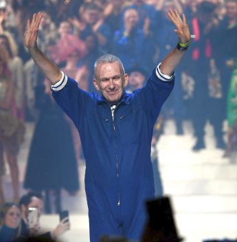 Jean Paul Gaultier se despede da alta-costura com badalado desfile em Paris Jean Paul Gaultier se despede da alta-costura com badalado desfile em Paris