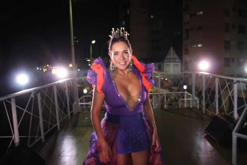 Barra-Ondina - Vestida de Madonna, Cláudia Leitte chega causando na segunda noite do Carnaval de Salvador 2020