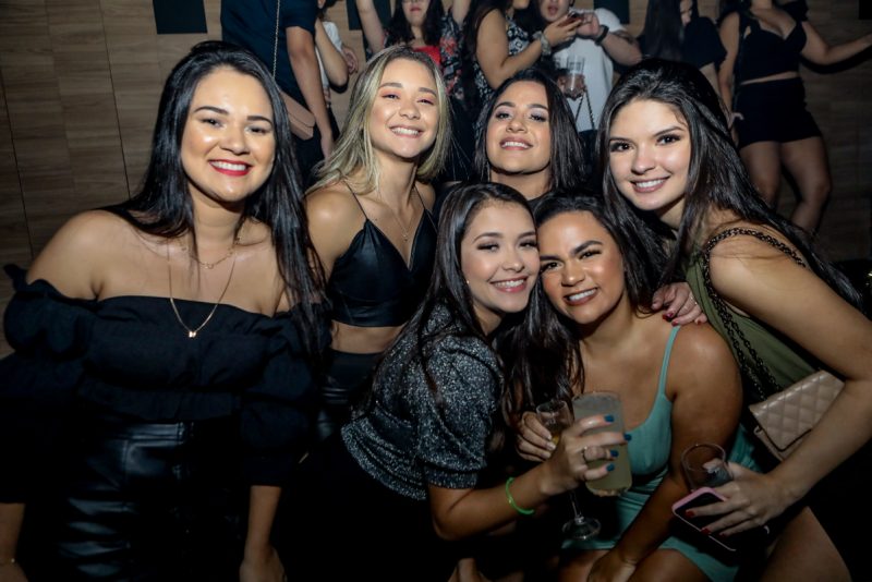 Privezinha - Deejays Santti e Flar comandam as pick-ups e botam os festeiros para dançar na pista da Living