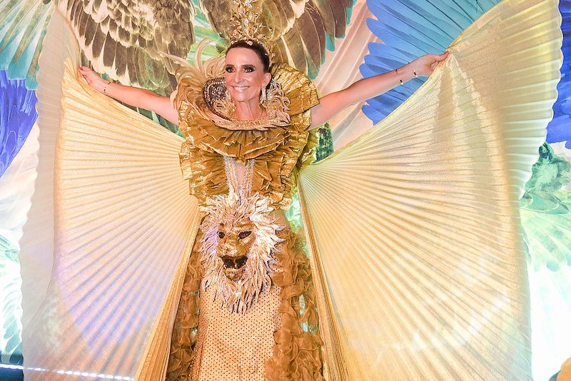 Carnaval do Rio - Rainha Camila Queiroz brilha mais que um diamante no Baile do Copa 2020