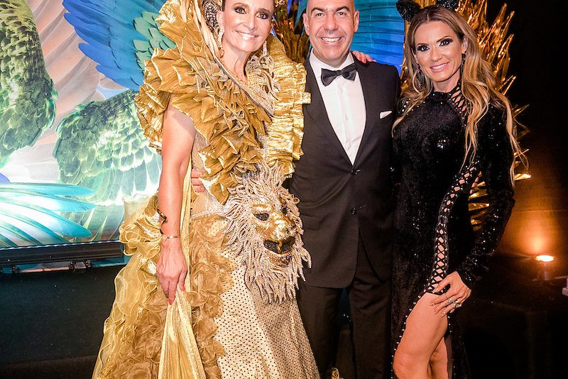 Carnaval do Rio - Rainha Camila Queiroz brilha mais que um diamante no Baile do Copa 2020