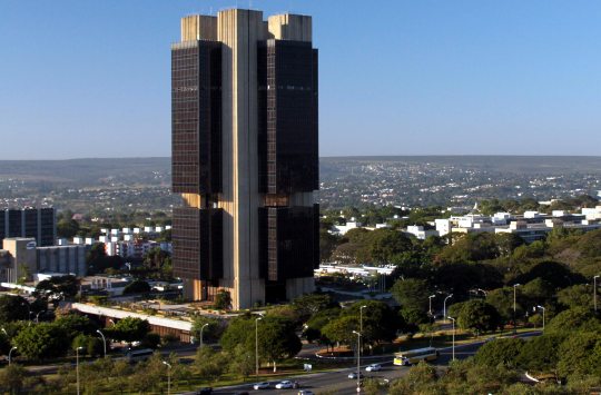 BC anuncia medidas para injetar R$ 135 bilhões na economia BC anuncia medidas para injetar R$ 135 bilhões na economia