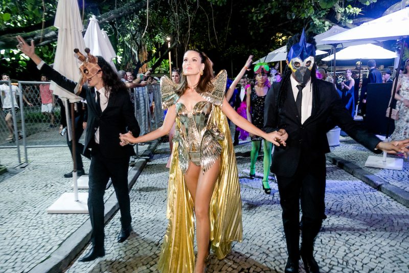 Carnaval do Rio - Rainha Camila Queiroz brilha mais que um diamante no Baile do Copa 2020