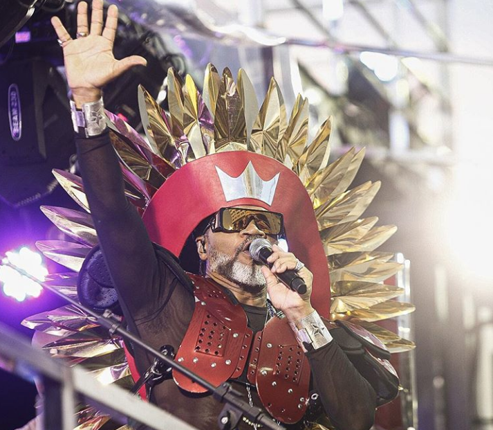 Na companhia de 150 percurssionistas, Carlinhos Brown abre oficialmente o Carnaval de Salvador Na companhia de 150 percurssionistas, Carlinhos Brown abre oficialmente o Carnaval de Salvador