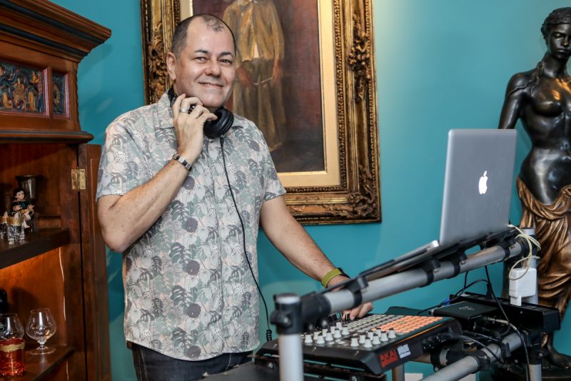 Sessão Parabéns - Chic e Intimista! Foi assim a estreia de Márcio Távora nas sete décadas