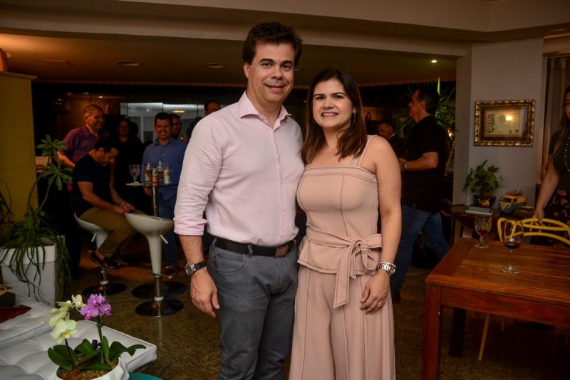 Sessão Parabéns - Leonardo Dall’Olio celebra a nova idade com festa intimista em seu elegante endereço