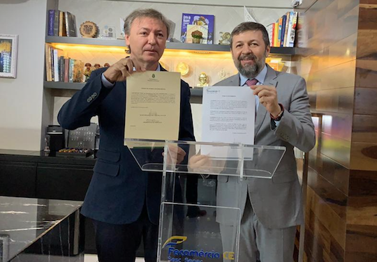 Élcio Batista e Maurício Filizola assinam cessão de prédio para a Escola de Gastronomia e Hotelaria Élcio Batista e Maurício Filizola assinam cessão de prédio para a Escola de Gastronomia e Hotelaria