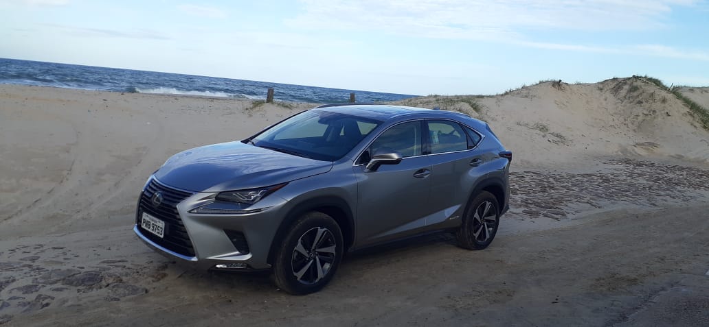 Dirigimos o Lexus NX 300h e colocamos em prática o que ele ganhou para 2020 Dirigimos o Lexus NX 300h e colocamos em prática o que ele ganhou para 2020