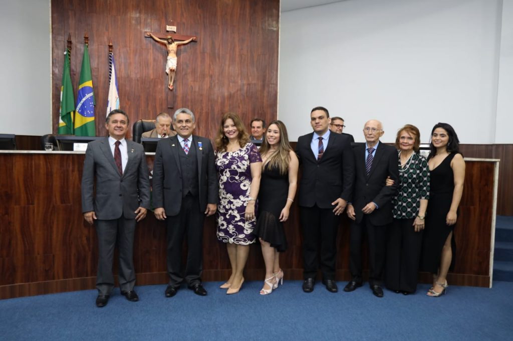 Jurandir Gurgel é agraciado com a Medalha Boticário Ferreira Jurandir Gurgel é agraciado com a Medalha Boticário Ferreira