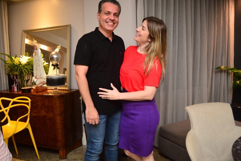 Sessão Parabéns - Leonardo Dall’Olio celebra a nova idade com festa intimista em seu elegante endereço