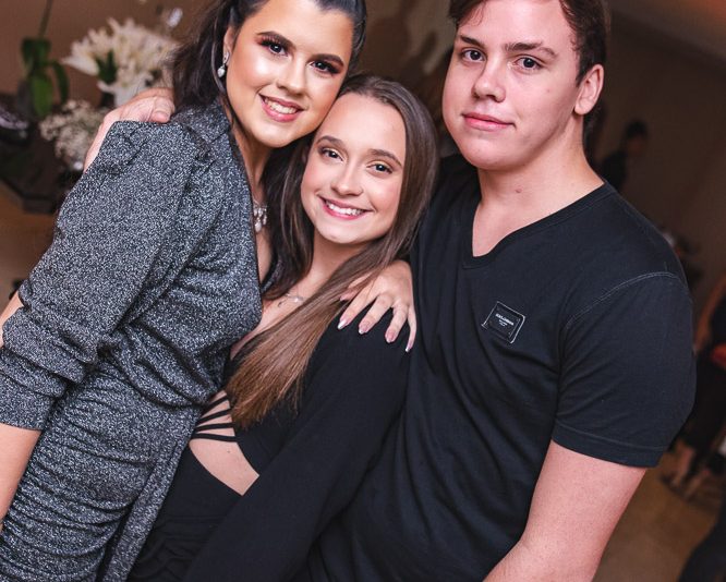 Duplo Brinde - Baladinha animada marca os 18 anos de Letícia e Luiz Cidrão