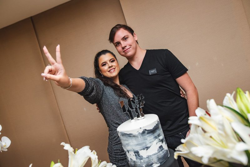 Duplo Brinde - Baladinha animada marca os 18 anos de Letícia e Luiz Cidrão