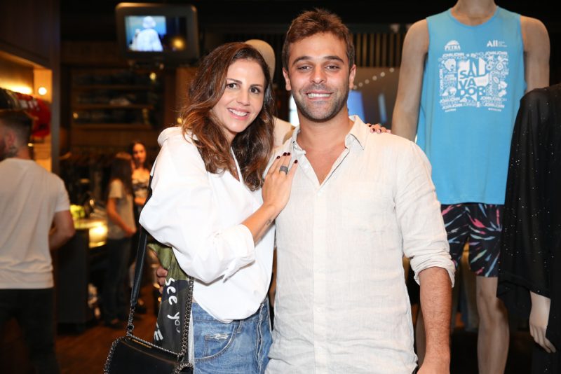 Carnaval 2020 - Deejay Marina Diniz comanda a animação do badalado lançamento da camiseta oficial do Camarote Salvador 2020 em São Paulo