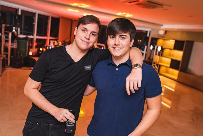 Duplo Brinde - Baladinha animada marca os 18 anos de Letícia e Luiz Cidrão