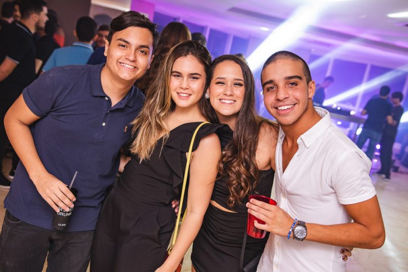 Duplo Brinde - Baladinha animada marca os 18 anos de Letícia e Luiz Cidrão