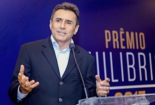 Pedro Lima fala de sua trajetória no Almoço Empresarial da FIEC Pedro Lima fala de sua trajetória no Almoço Empresarial da FIEC