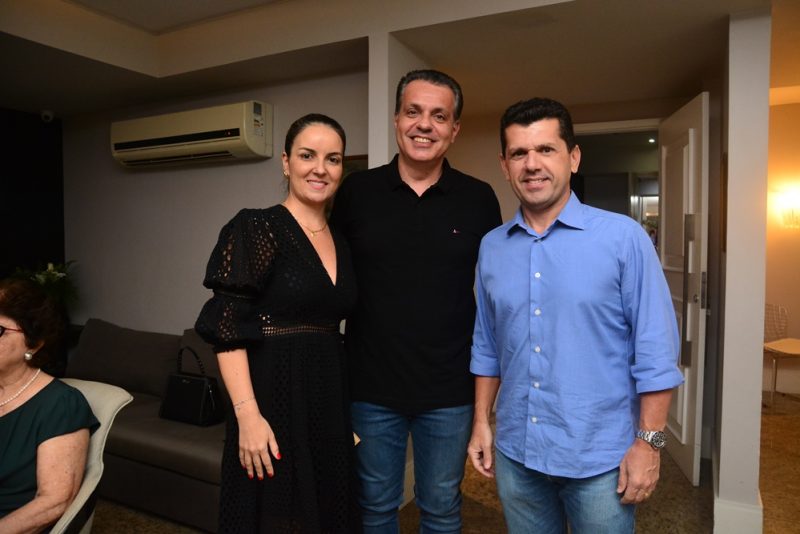 Sessão Parabéns - Leonardo Dall’Olio celebra a nova idade com festa intimista em seu elegante endereço