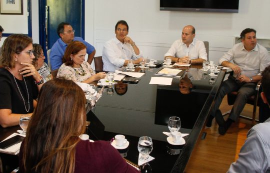 Roberto Cláudio coordena investimentos de R$ 1,5 bilhão em obras por toda a capital cearense Roberto Cláudio coordena investimentos de R$ 1,5 bilhão em obras por toda a capital cearense
