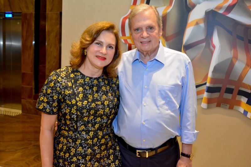 Alto astral - Senador Tasso Jereissati é a figura central do jantar armado por Beto Studart
