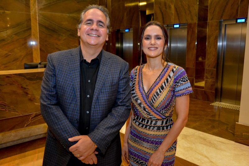 Alto astral - Senador Tasso Jereissati é a figura central do jantar armado por Beto Studart