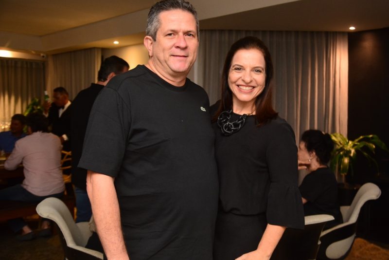 Sessão Parabéns - Leonardo Dall’Olio celebra a nova idade com festa intimista em seu elegante endereço