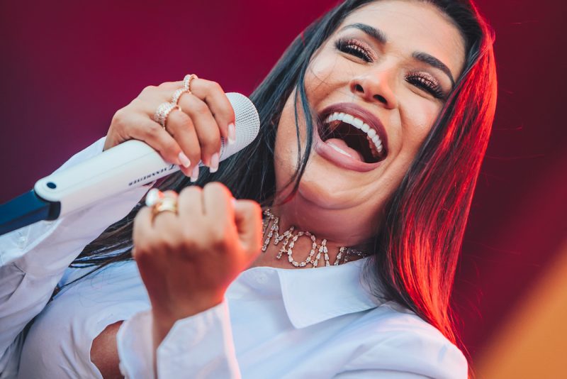 Terra do Frevo - Anitta, Xand, Durval, Elba Ramalho, Simone e Simaria incendeiam o Carnaval de Olinda