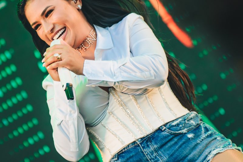 Terra do Frevo - Anitta, Xand, Durval, Elba Ramalho, Simone e Simaria incendeiam o Carnaval de Olinda