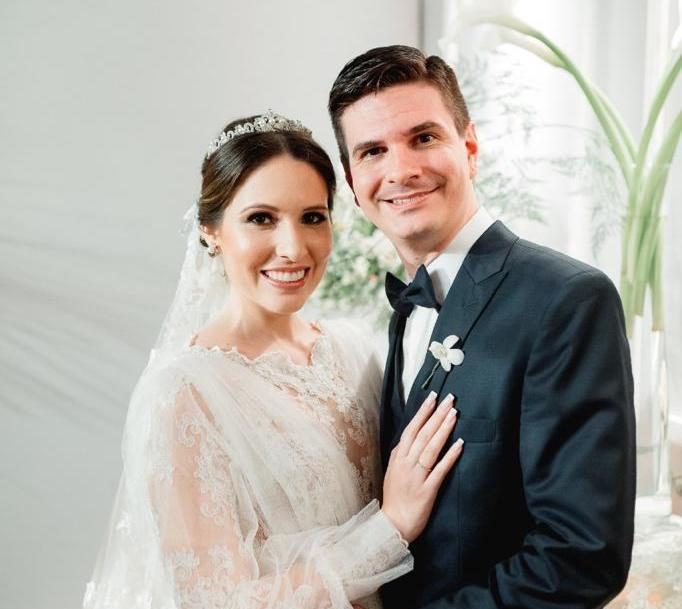 Júlia Andrade e Rafael Saldanha trocam as alianças na Igreja do Seminário da Prainha Júlia Andrade e Rafael Saldanha trocam as alianças na Igreja do Seminário da Prainha