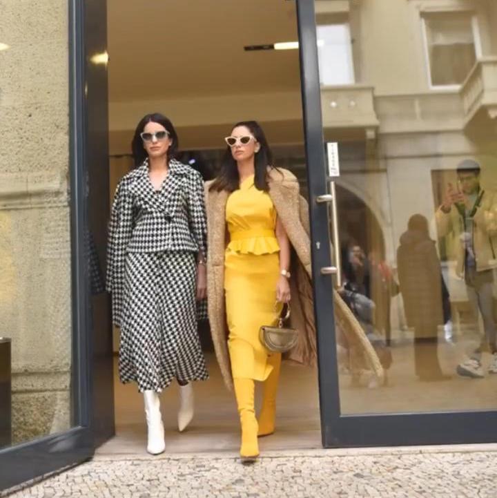 Longe da folia brasileira, Natasha e Nicole Pinheiro aterrissam na Semana de Moda de Milão Longe da folia brasileira, Natasha e Nicole Pinheiro aterrissam na Semana de Moda de Milão