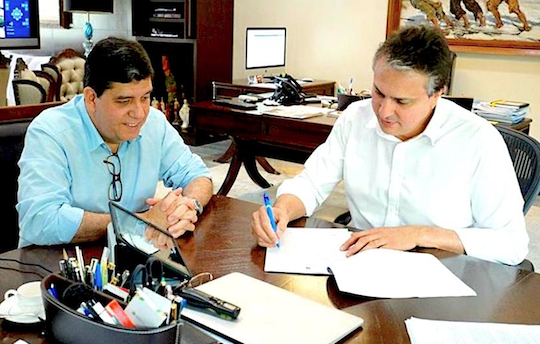 Camilo concede benefícios a servidores da saúde e vistoria obras em execução na RMF Camilo concede benefícios a servidores da saúde e vistoria obras em execução na RMF