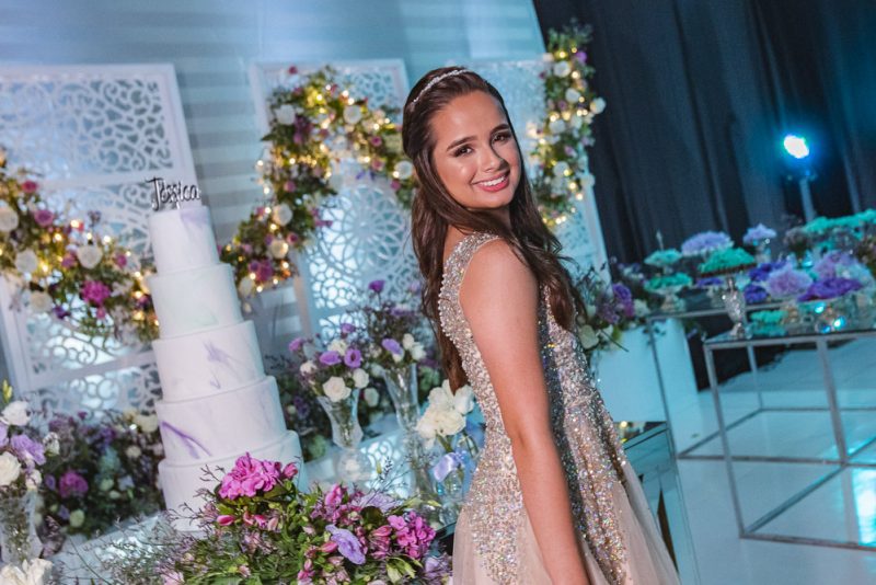 Début - Renata e Fernando Bezerra festejam os 15 anos da herdeira Jéssica no Fiestas Buffet