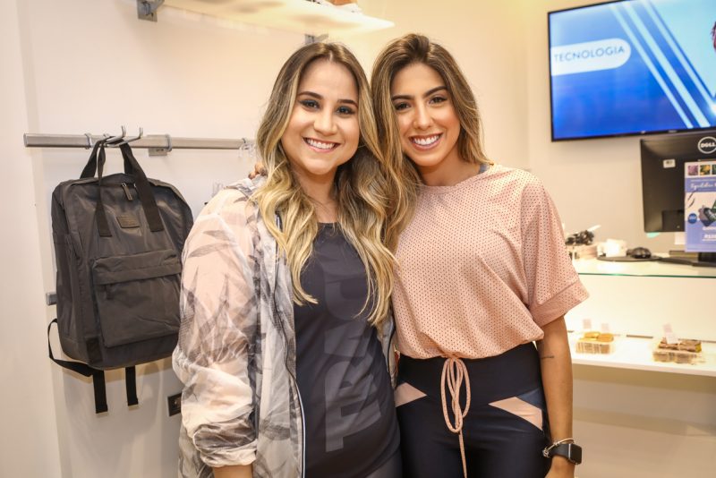 Vendedoras por um dia - Sandra e Manuela Rolim recebem um time seleto no lançamento da nova coleção da Track & Field