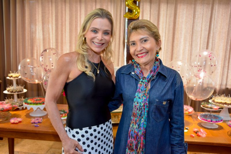 Sessão Parabéns - Alegria e alto astral marcam a troca de idade de Stelinha Frota Salles