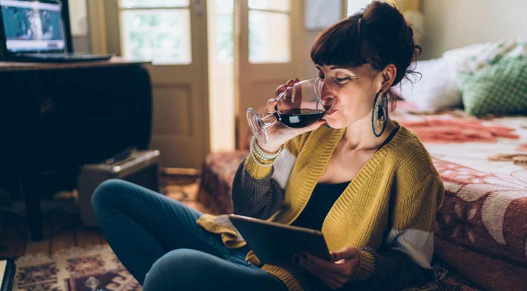 Diageo lança guia com dicas para fazer um happy hour virtual. Vem saber! Diageo lança guia com dicas para fazer um happy hour virtual. Vem saber!