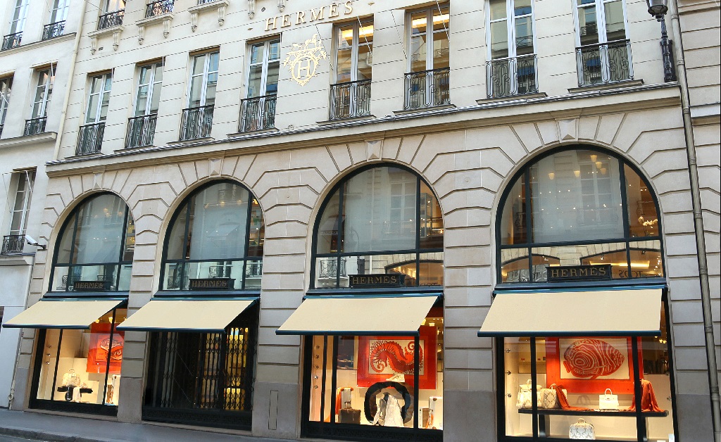 Hermès reabre sua principal maison em Paris após oito semanas de quarentena Hermès reabre sua principal maison em Paris após oito semanas de quarentena