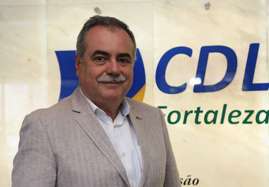 CDL comunica que lojas do Centro abrirão em horário diferenciado aos sábados CDL comunica que lojas do Centro abrirão em horário diferenciado aos sábados