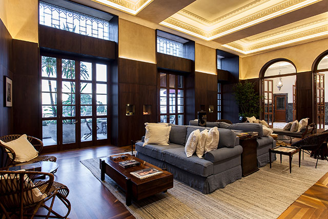 O Lobby Foi Restaurado Mantendo O Revestimento Original Das Paredes E Do Piso