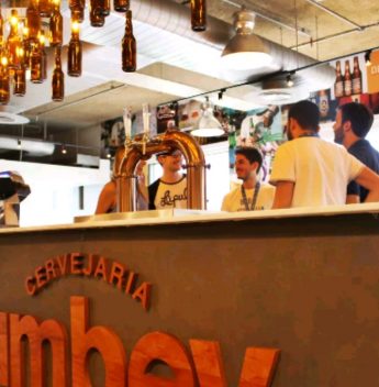 Ambev cria concurso para premiar startups com projetos inovadores na área de bares Ambev cria concurso para premiar startups com projetos inovadores na área de bares