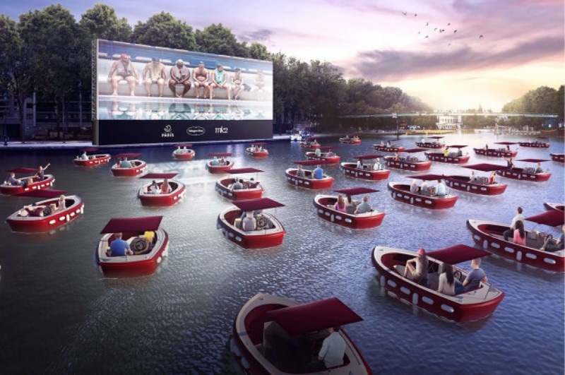 Drive In Que Nada Paris Realiza Cinema Flutuante No Rio Sena 81d3