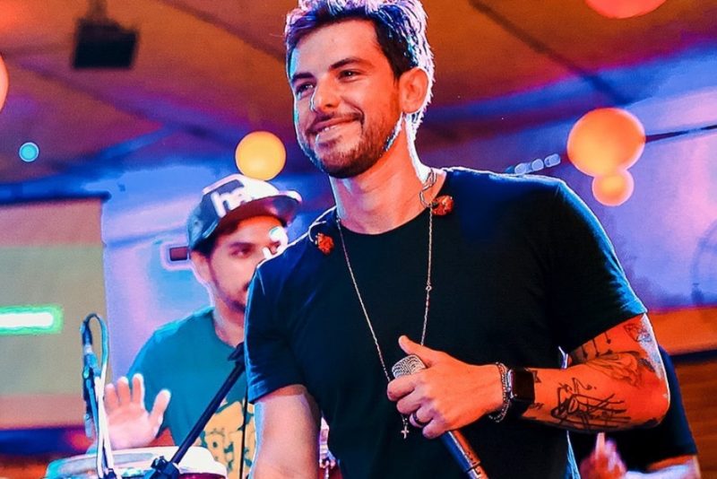 Pedro Campos comanda live show beneficente no próximo domingo. Vem saber! Pedro Campos comanda live show beneficente no próximo domingo. Vem saber!