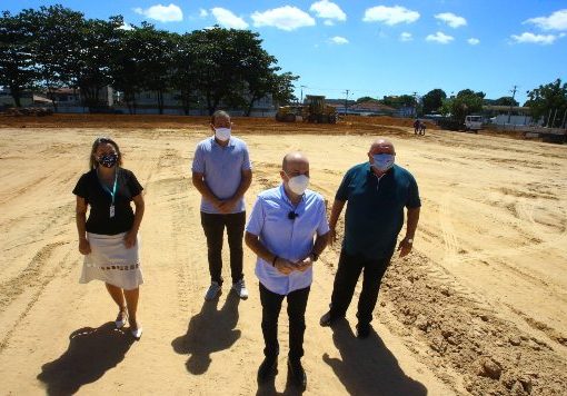 Roberto Cláudio vistoria andamento de obras estruturais na região de Messejana Roberto Cláudio vistoria andamento de obras estruturais na região de Messejana