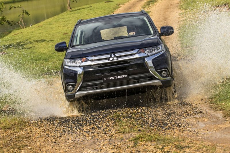 Volta Rapida Mitsubishi Outlander Esbanja Conforto Mas Diesel Sai Caro